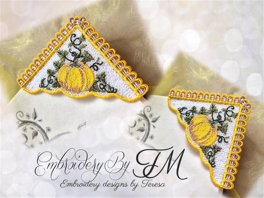 Corner bookmark /Pumpkin / 4x4 hoop
