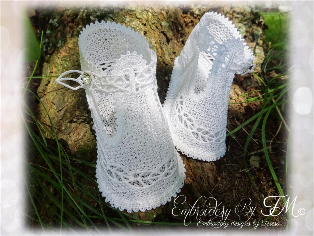 White booties with leaves No.5/5x7 hoop