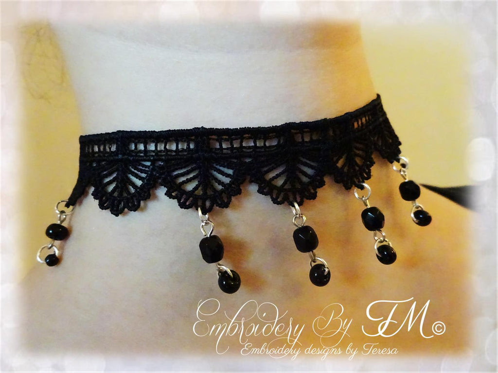 Choker necklace lace / 5x7 hoop / three variations