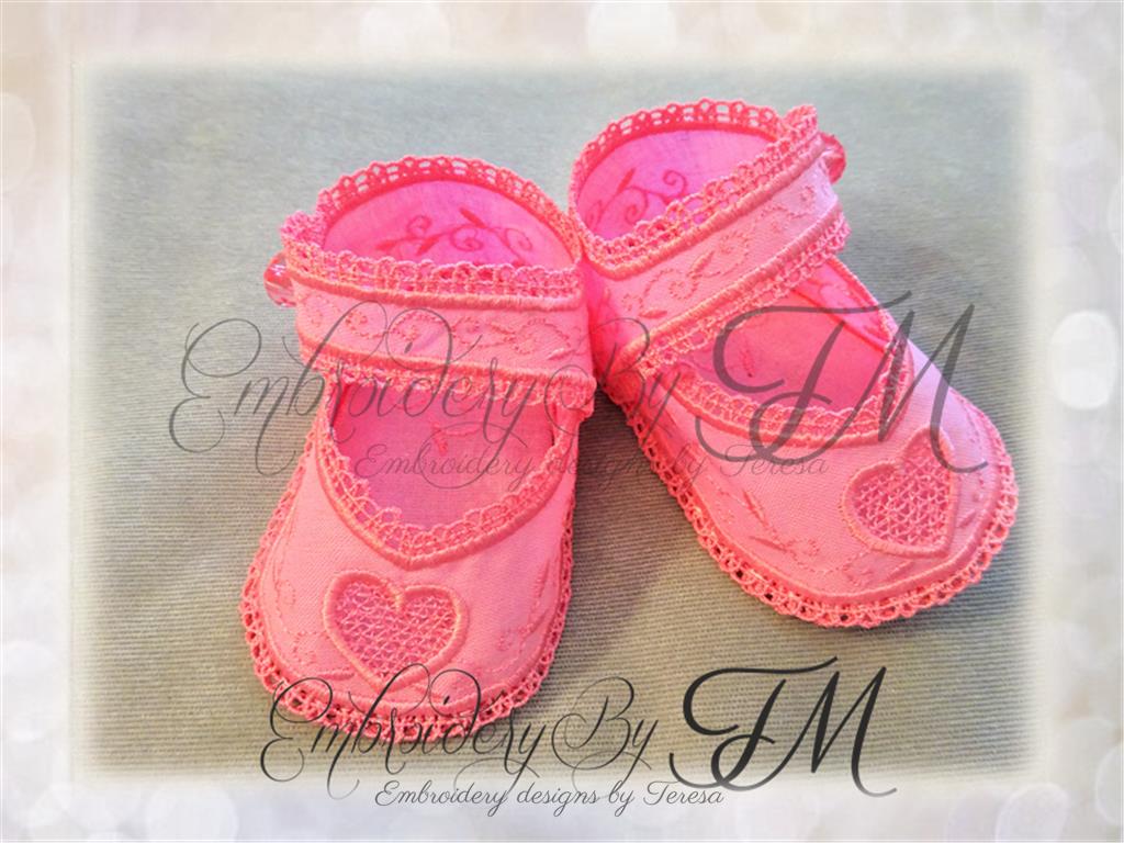 Baby booties  girl No.44 /5x7 hoop /a combination of fabric and lace