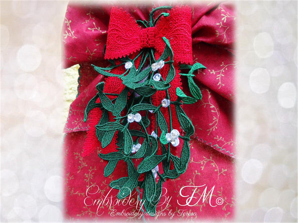 Mistletoe lace + ribbon  lace /5x7 hoop