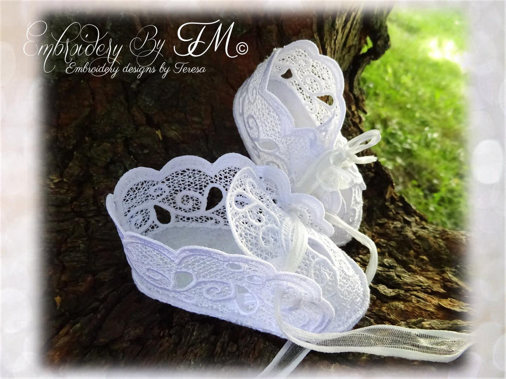 Baby booties white lace No.14/4x4 hoop