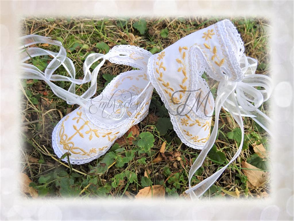 Baby booties for Christening No. 46/ combination of fabric and lace/Two variations - with a cross and without a cross