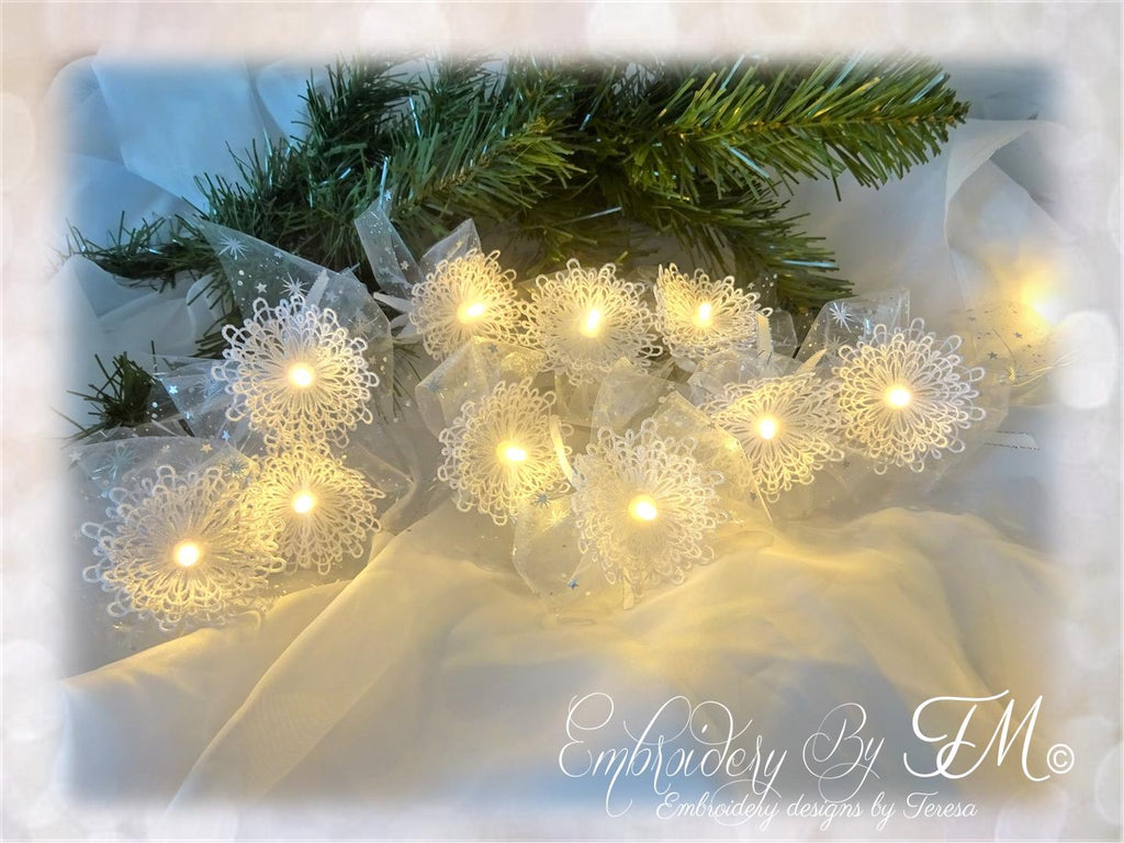 Christmas Lights - snowflakes / 4x4 hoop