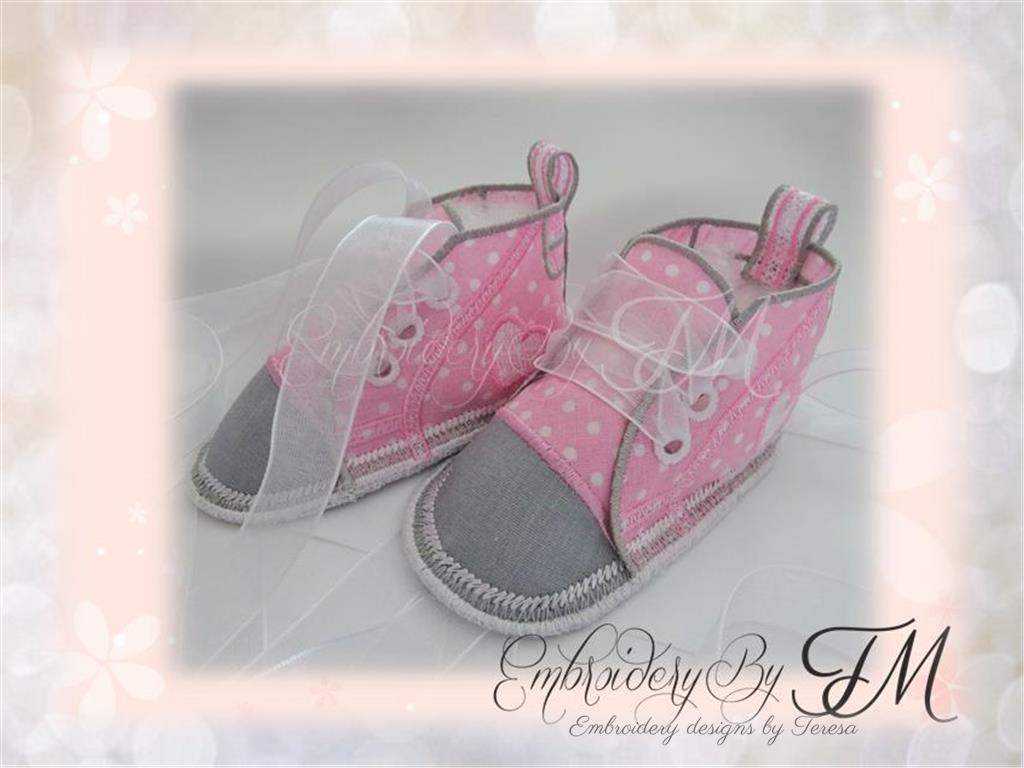 Baby booties - sneakers with heart No. 53 / two sizes