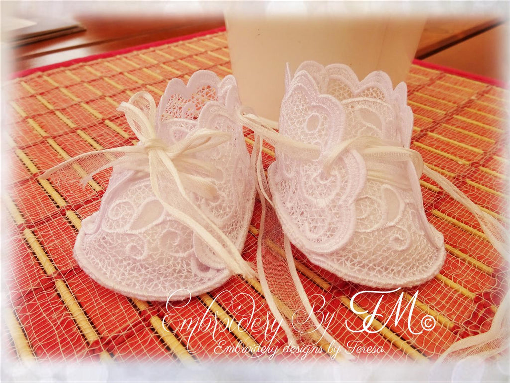Booties white lace for  Dolls No.3b/ 4x4 hoop