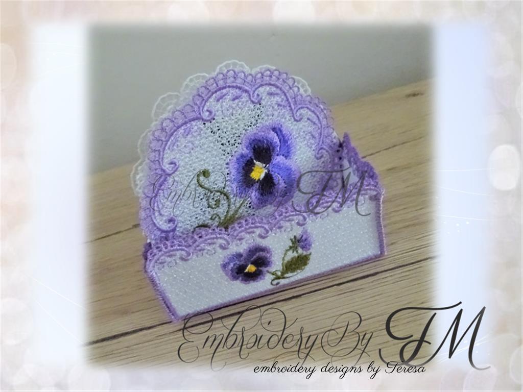Box for coasters / Pansies / 5x7 hoop / combination felt and lace