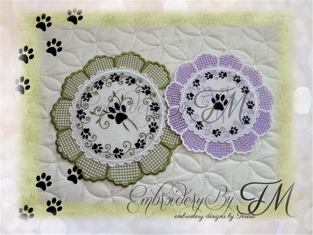 Lace doily with paw/ 5x7 and 6x10 hoop/two sizes