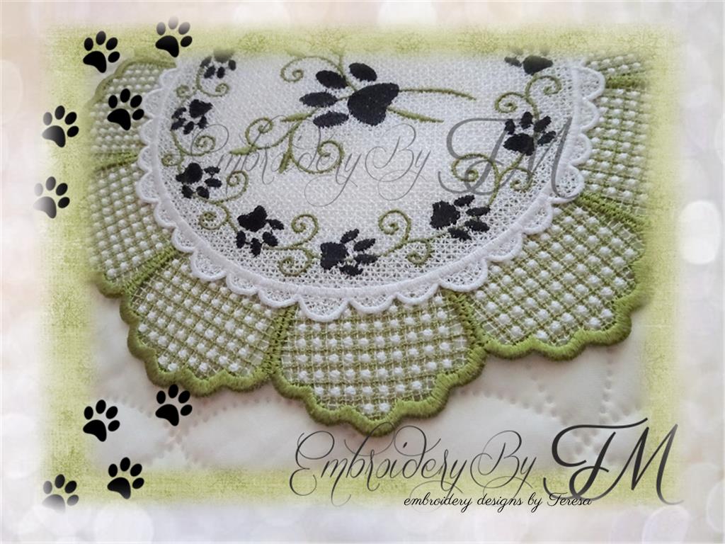 Lace doily with paw/ 5x7 and 6x10 hoop/two sizes