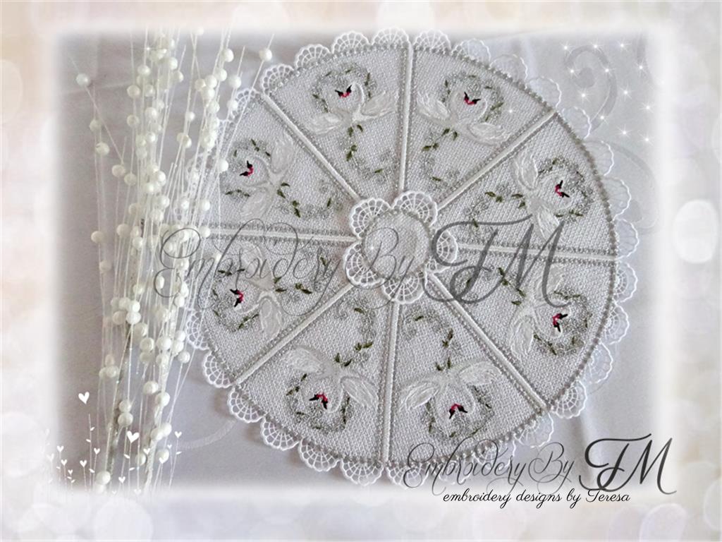 Lace doily with swans /5x7 hoop