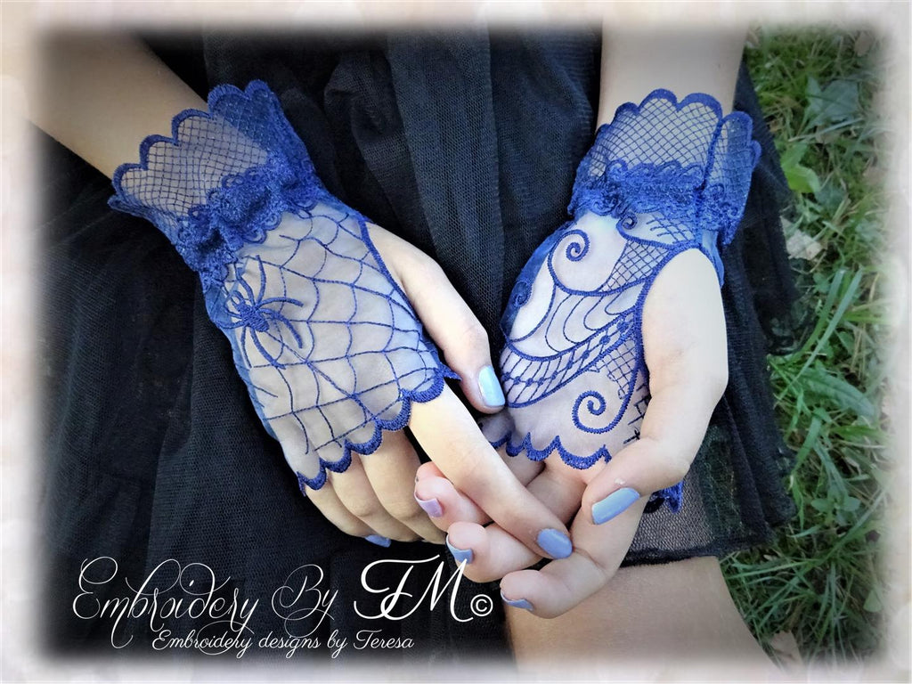 Gloves with spider and without a spider / four sizes / design on organza