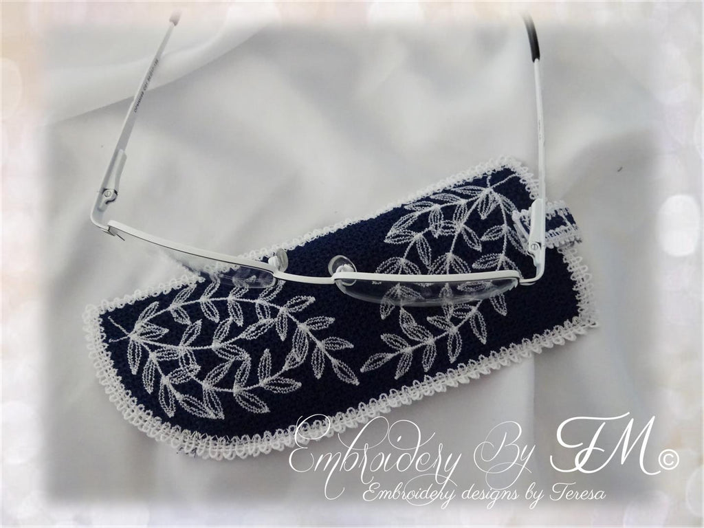 Pocket for glasses with leaves lace /5x7 hoop