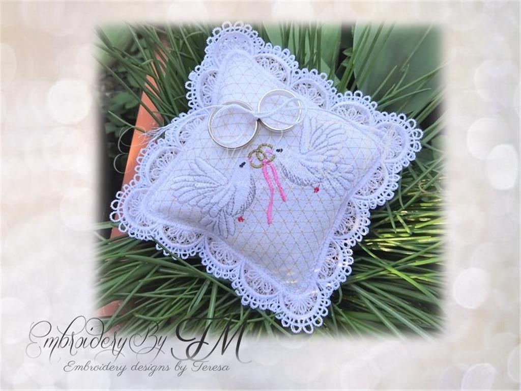 Pillow for rings with Dove