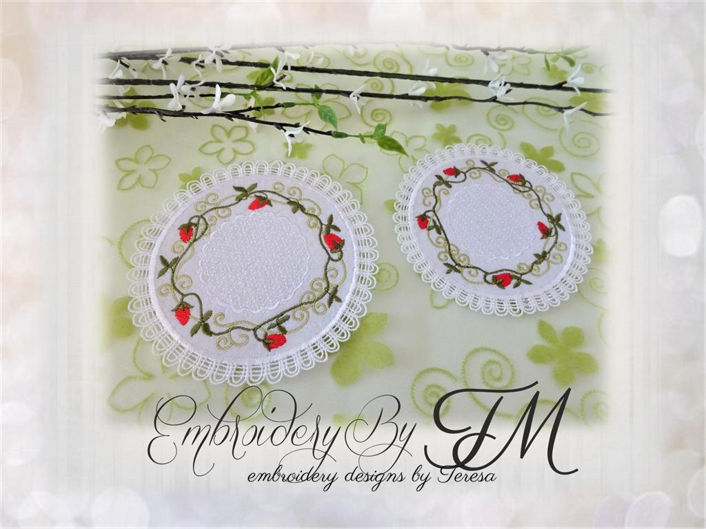 Coasters with strawberries 2 / two sizes / combination felt and lace