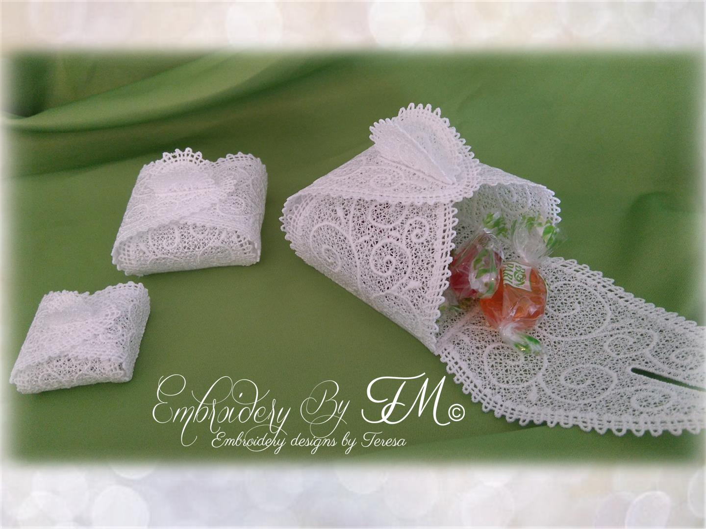 Lace box/three sizes – Embroidery by TM - designs by Teresa