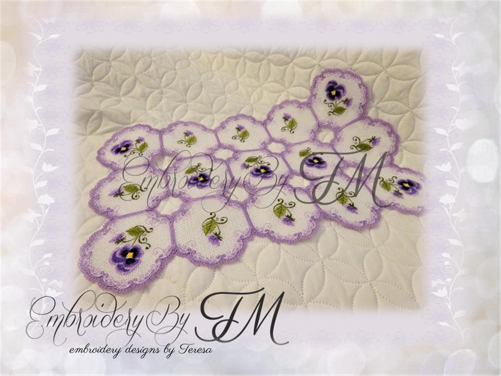 Lace table runner with Pansies / 4x4 hoop