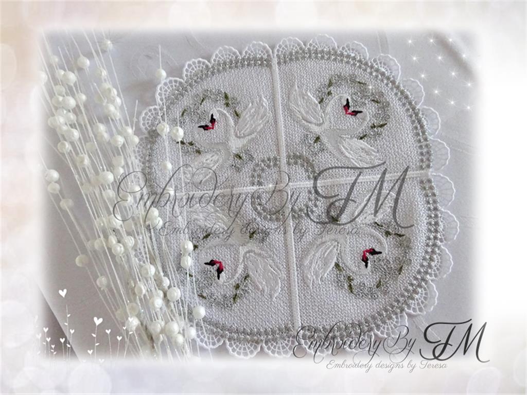 Small doily with swan / 5x7 hoop/ two sizes