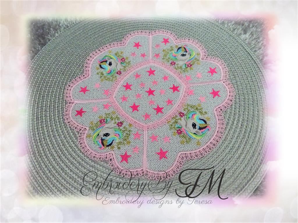Small doily with unicorns / 5x7 hoop