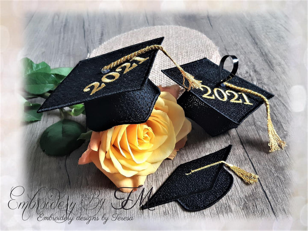 2023/ Graduation cap 3D and 2D / Two variations for 3D - FSL or felt / with text or without text
