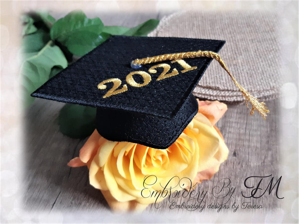 2023/ Graduation cap 3D and 2D / Two variations for 3D - FSL or felt / with text or without text