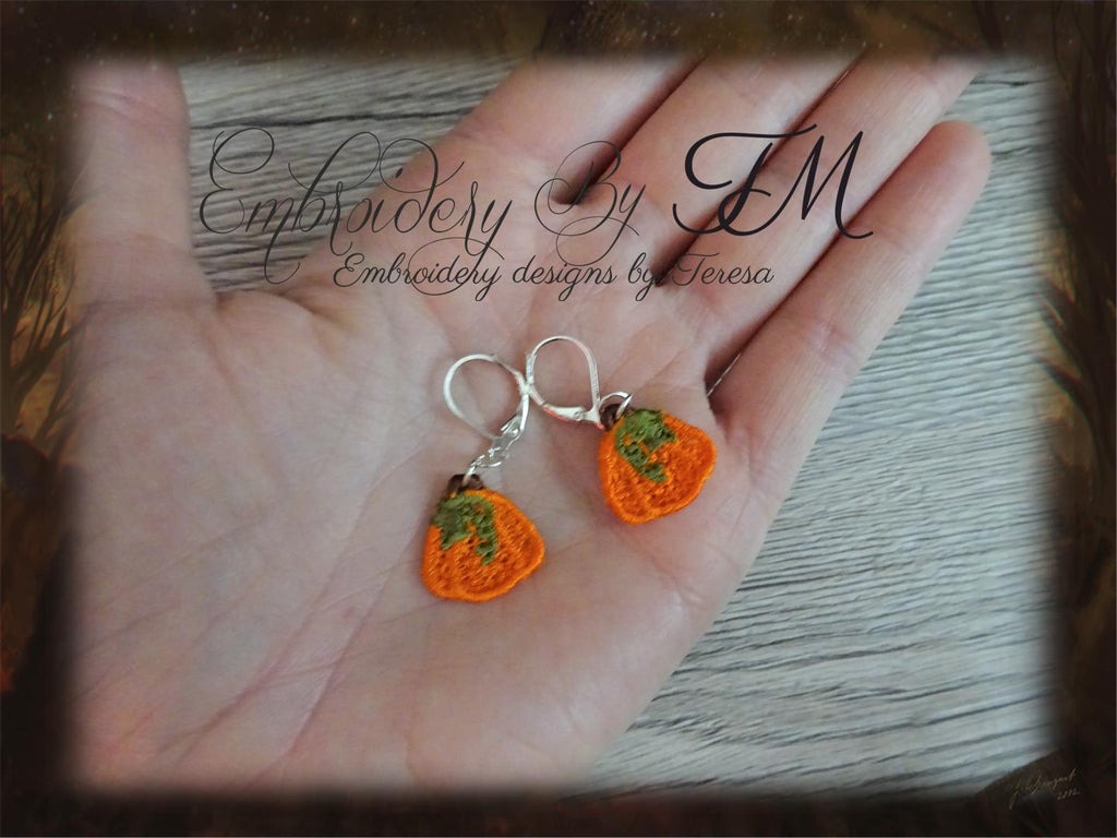 Halloween earrings/ 4x4 hoop /Pumpkin small