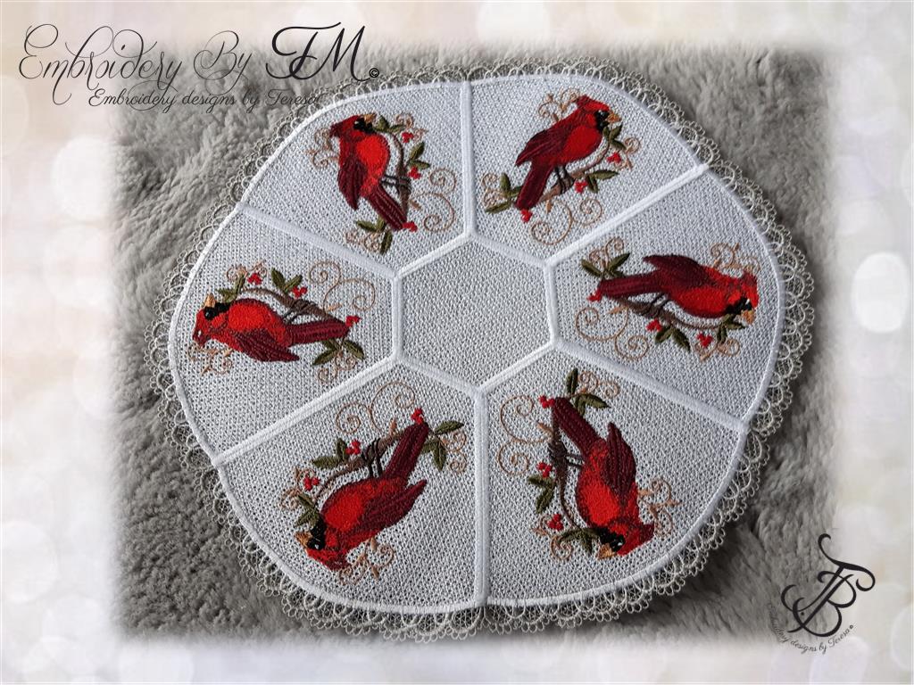 Lace doily red cardinal / 5x7 hoop