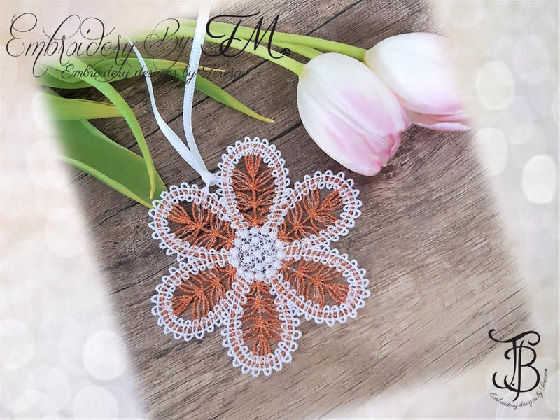 Flower FSL/bobbin lace/4x4 hoop – Embroidery by TM - designs by Teresa